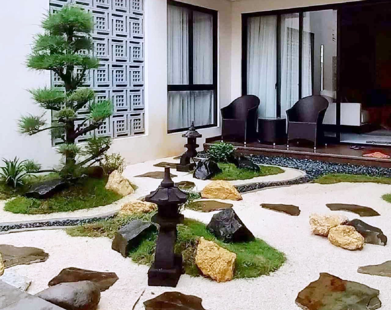 Read more about the article Konsep Taman Jepang di Rumah Surabaya Tenang dan Simbolis
